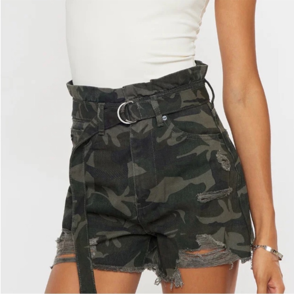 KanCan Hunter Camo Ultra High Rise Belted Shorts Medium - Picture 3 of 16